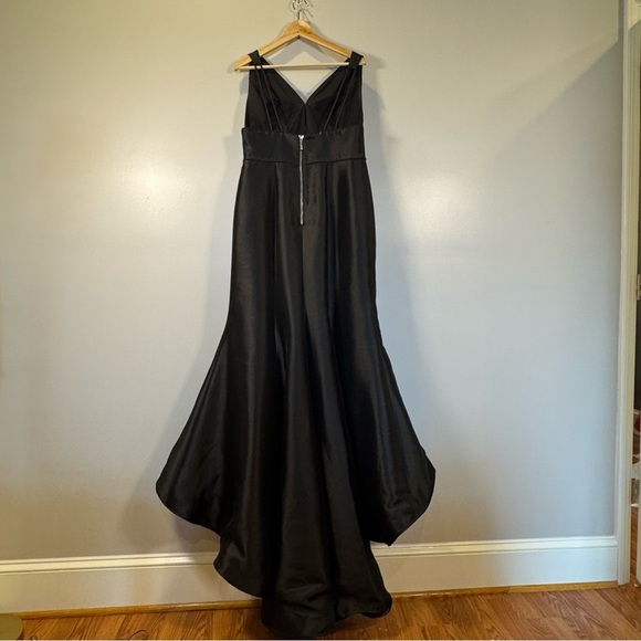 Sherri Hill Elegant Black Evening Gown, Prom dress, size 16, black - Picture 8 of 10